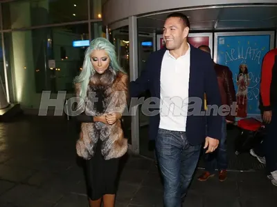 Андреа нацелува Кобрата след победата му срещу Ариас! Вижте ексклузивни снимки от посрещането