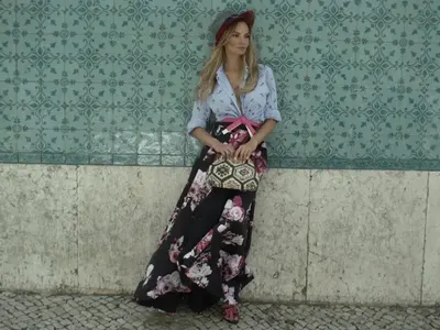 Бабата на поп фолка с това тяло ли?! Малина по-скоро е сериозна конкуренция на младите си колежки (Ето я по прашки на 48г.)