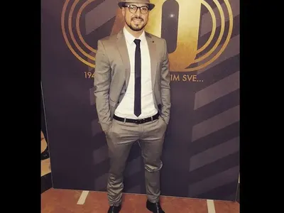 Божинов се барна, но направи грешка! Новият му стил - с очила, го изпрати на другия бряг (Вижте забавни снимки)