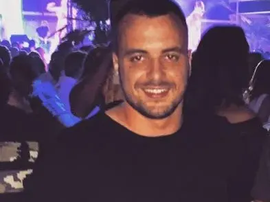 Кой чака навън Валериева за годеж, докато тя сваля Гъмов в Къщата? (Мона топли завивките на сина на гербаджията Лъчо Мозъка)