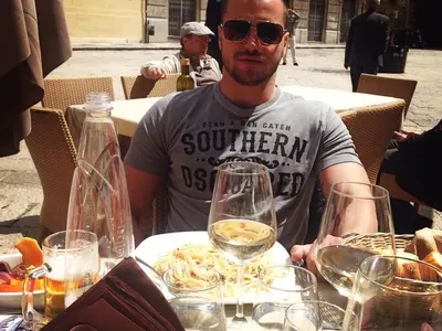 Кой чака навън Валериева за годеж, докато тя сваля Гъмов в Къщата? (Мона топли завивките на сина на гербаджията Лъчо Мозъка)