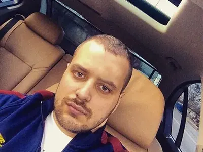 Кой чака навън Валериева за годеж, докато тя сваля Гъмов в Къщата? (Мона топли завивките на сина на гербаджията Лъчо Мозъка)