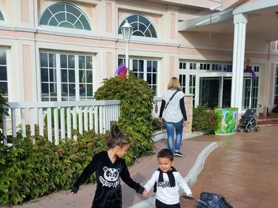 Мария на почивка с баджаначката си – новата на Андонов! Заведоха децата в Италия (СНИМКИ)