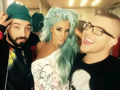 Мега модерно! Андреа и сестрата на Кардашиян с еднакви прически – мятат сини гриви (Гаджето на Кубрат хвърли ръкавицата и към Карлеуша)