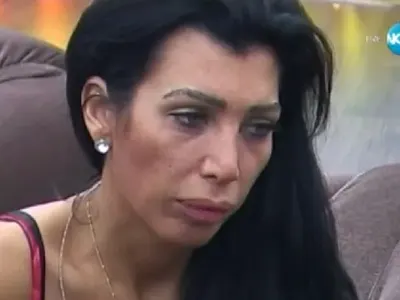 Моника Валериева нападна Катрин Вачева: Била е мъж и си е сменила пола! (Ето как захапа сестрицата си по професия)