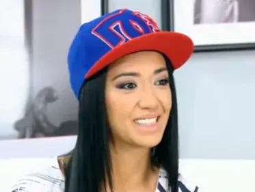 Ни певица, ни студентка! Тройки по милост за Ани Хоанг, прекъсва висшето по музика за втори път