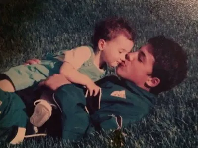 Ники Михайлов с носталгия по сестричката си - пусна нейно фото като бебе! А дали не мечтае за свое?