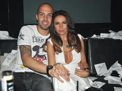 Ники Михайлов за N-ти път на косъм от брак с Алисия! Певицата се нанесе у тях! (+ Вижте как вратарят се хвали с гъзариите си)