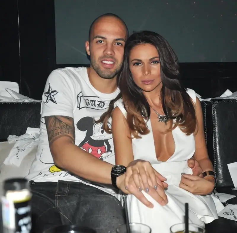 Ники Михайлов за N-ти път на косъм от брак с Алисия! Певицата се нанесе у тях! (+ Вижте как вратарят се хвали с гъзариите си)