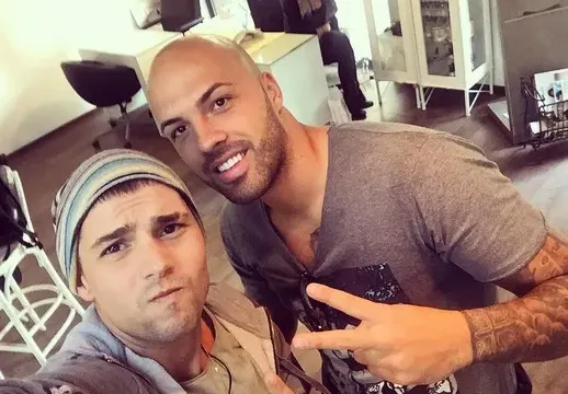 Ники оформи веждите и е готов за нови партита в нощна София!