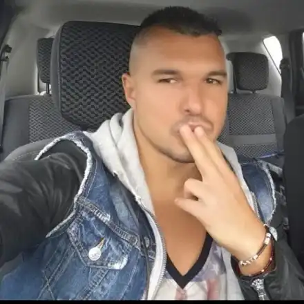 Очевидец: Валери Божинов пиян си опипваше пакета пред стотици хора в дискотека (Брутална история)