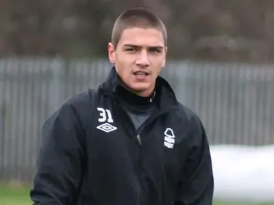 Сестрата на Гущеров топ бръмчалка сред футболистите! Вижте с кого я хванахме да се натиска (Снимки само ТУК)