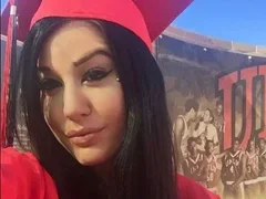 Щерката на Кичка излъга за опиатите  (Кристи-Жаклин позира с домашна нелегална лаборатория)