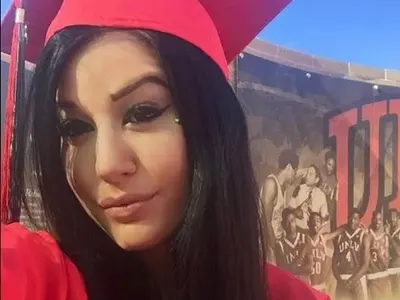 Щерката на Кичка излъга за опиатите  (Кристи-Жаклин позира с домашна нелегална лаборатория)