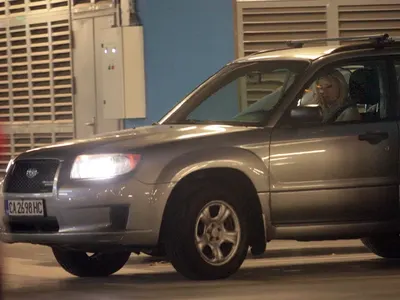 СКАНДАЛ! Лора Крумова заловена да шофира пила (СНИМКИ)