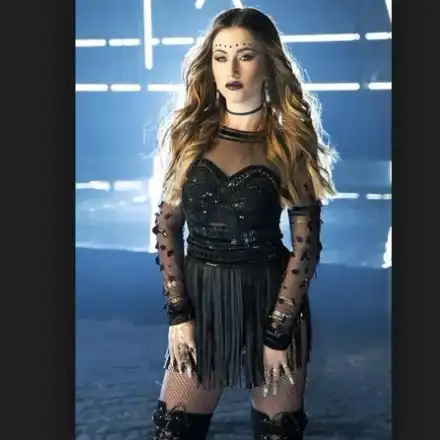 Скандал с непълнолетната Гери-Никол! Малката с номинация за конкурса „Жена на годината“ (17-годишната девойка вече иска силикон)