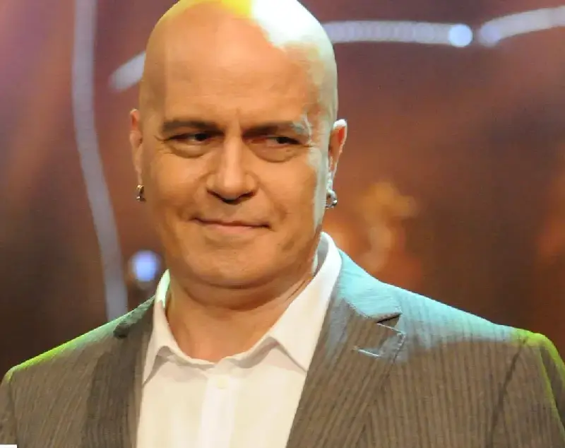 Слави купи апартамент на новото си гадже! Дългия лудо влюбен в 18-годишната красавица