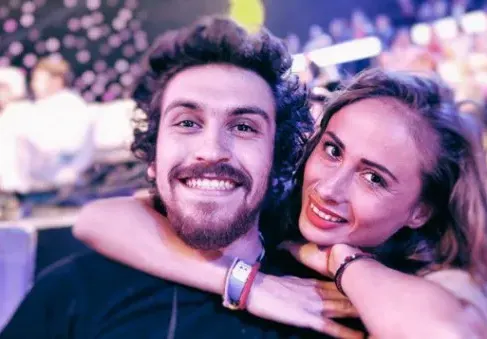 Снахата на Маги Халваджиян се събличала топлес за 200 лева! Подробности за разкрепостеното й минало