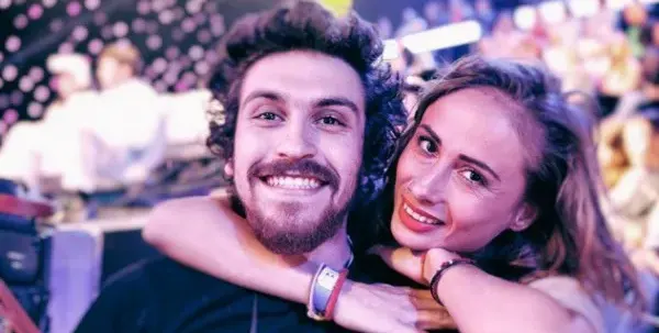 Снахата на Маги Халваджиян се събличала топлес за 200 лева! Подробности за разкрепостеното й минало
