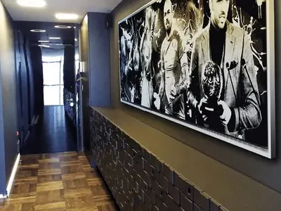 СНИМКИ! Ники Михайлов живурка в жилище за милиони! (Управлява уреди чрез интернет, вижте интериорът и гледката)