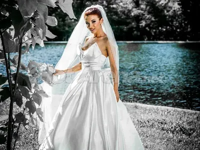 Вижте КЛОНИНГА на Николета Лозанова! Силиконката пълно копие на водещата след редица пластики