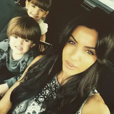 Витанова показа, че не й е приятно Есмер да демонстрира близост с децата й! (Ето как)