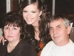 Похвално! Преслава позлати родителите си, имат повече пари от самата нея!