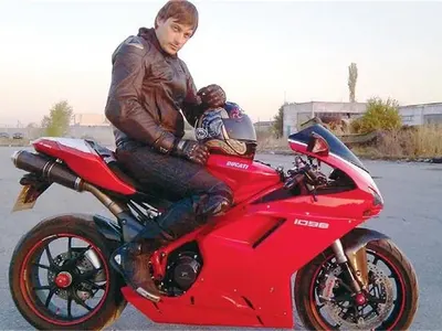 Владо Карамазов се потроши с мотора