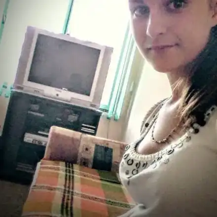 НЯМА ДА ПОВЯРВАТЕ! Откриха изчезналата седмокласничка в сайт за платени усуги (СНИМКИ)