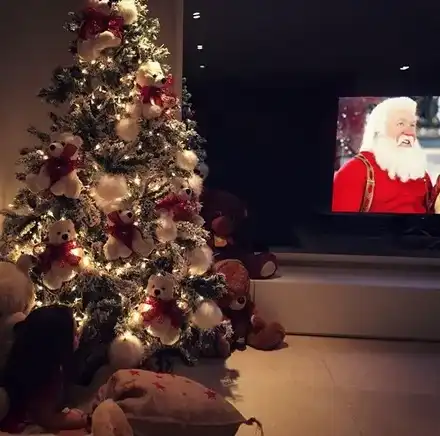 Николета и Никол първи станаха готови с Коледната украса! (+Поредното доказателство, че в светските среди у нас Лозанова е №1)