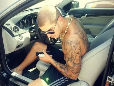 СКАНДАЛ! Синовете на вездесъщия кмет Ценко Чоков тънат в лукс, пари и злато, вижте какви коли карат братята! (ШОКИРАЩИ КАДРИ)