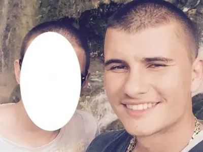 СКАНДАЛ! Синовете на вездесъщия кмет Ценко Чоков тънат в лукс, пари и злато, вижте какви коли карат братята! (ШОКИРАЩИ КАДРИ)