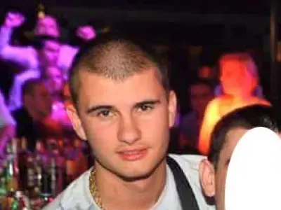 СКАНДАЛ! Синовете на вездесъщия кмет Ценко Чоков тънат в лукс, пари и злато, вижте какви коли карат братята! (ШОКИРАЩИ КАДРИ)