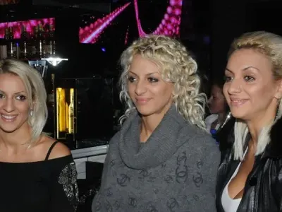 Тризначките след гаврата с некролога: Страх ни е за живота ни!