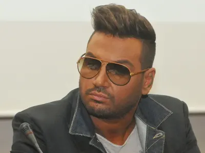 Азис пред фалит! (Певецът бяга от България)