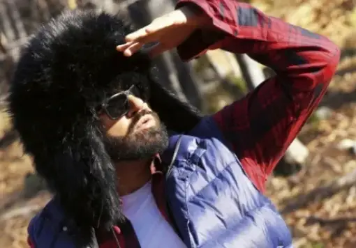 Данъчните продават апартамент на Азис за половин милион