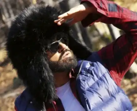 Данъчните продават апартамент на Азис за половин милион