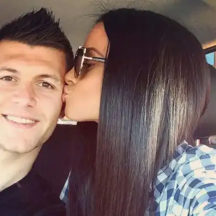 Полудяха по двойничка на Николета в националния! Годеницата на Страхил Попов копие на тв водещата (Вижте)