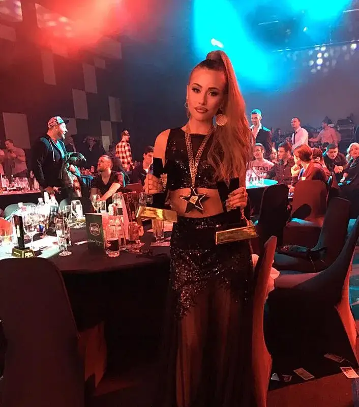 Галена облече Гери-Никол като кючекиня