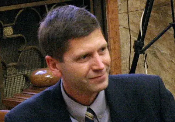 Жан Виденов къта 10 млн. долара в банка, а живее скотски?