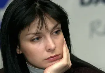 Жени Калканджиева напуска България (Лични драми тресат миската)