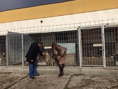 НЕЛЕПО! Илиана Раева се прави на зоозащитничка с кожено палто (СНИМКИ)