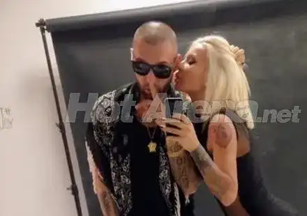 Плеймейтките вече не искат футболисти, а рапъри! Котето на Божинов точи лиги по Dee, не ще и да чуе за Валери (СНИМКИ)