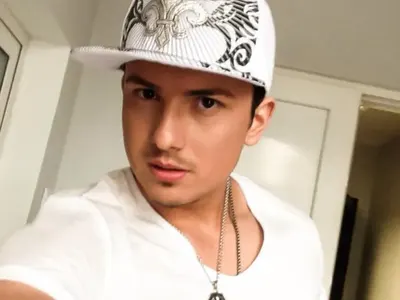 Ексклузивно в HotArena! Майка на певец от Пайнер преби жестоко учителка! (Подробности с имена)