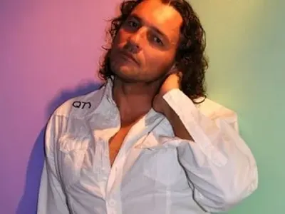 Икебаната сринат, мисли за самоубийство! (Вижте какво му се случи и защо плаче по цял ден)