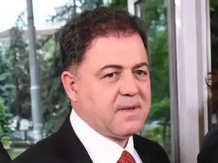 Ники Мокета сложи джакузи за групови изпълнения (Негова любовница откраднала портрет на Фердинанд от кабинета му)