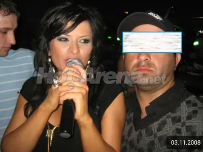 Внимание! Гравитация! Нещо много лошо става с бюста на Преслава (Фото + уникални нейни снимки от 2008 г.)