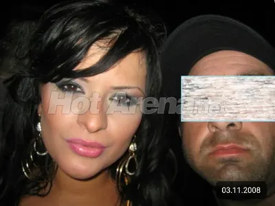 Внимание! Гравитация! Нещо много лошо става с бюста на Преслава (Фото + уникални нейни снимки от 2008 г.)