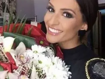 Романтика! Гаджето на Преслава я обсипа с целувки и рози. Мило й се обясни в любов + двамата са готови за дете! (Много шашава история с просълзяващи снимки)