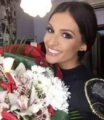 Романтика! Гаджето на Преслава я обсипа с целувки и рози. Мило й се обясни в любов + двамата са готови за дете! (Много шашава история с просълзяващи снимки)